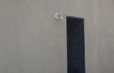 Imagem: A casa possui 2 Dormitórios, 2 Banheiros, 2 Vagas na garagem