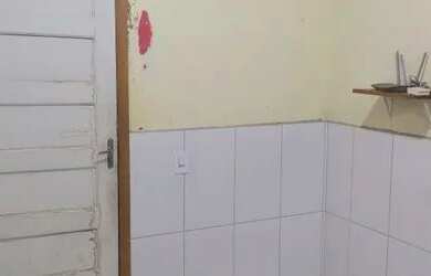 Imagem: A casa possui 2 Dormitórios, 1 Banheiro, 1 Vaga na garagem