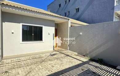 Imagem: A casa possui 3 Dormitórios, 1 Banheiro, 2 Vagas na garagem