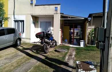 Imagem 2: Aluga-se casa. Varanda, Área de serviço, 2 Vagas na garageme2 Dormitórios