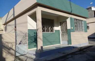 Imagem: A casa possui 2 Dormitórios, 1 Banheiro, 1 Vaga na garagem