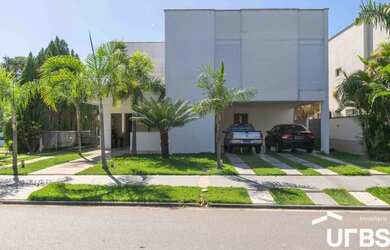 Imagem: A casa em condomínio possui 5 Dormitórios, 5 Banheiros, 4