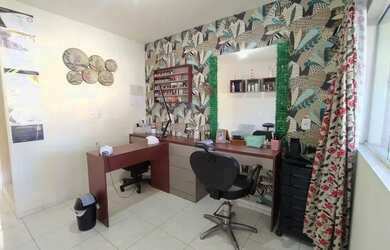 Imagem: A casa possui 2 Dormitórios, 2 Banheiros, 2 Vagas na garagem