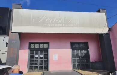 Imagem: O depósito possui 3 Vagas na garagem, 283m² de Área e está