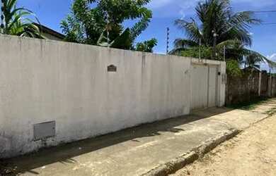 Imagem: A casa possui 3 Dormitórios, 4 Banheiros, 5 Vagas na garagem