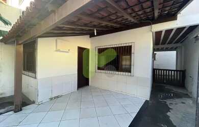 Imagem: A casa possui 2 Dormitórios, 1 Banheiro, 1 Vaga na garagem