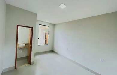 Imagem: A casa possui 3 Dormitórios, 2 Banheiros, 100m² de Área e