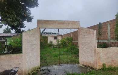 Imagem: A casa possui 2 Dormitórios, 1 Banheiro, 300m² de Área e