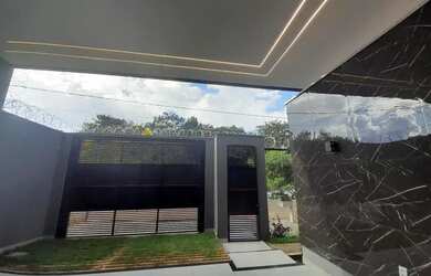 Imagem: A casa possui 3 Dormitórios, 3 Banheiros, 3 Vagas na garagem