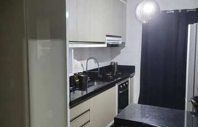 Imagem: O apartamento possui 2 Dormitórios, 1 Banheiro, 1 Vaga na garagem