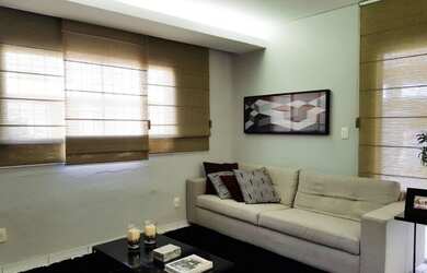 Imagem: A casa possui 4 Dormitórios, 1 Banheiro, 5 Vagas na garagem