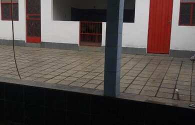 Imagem: A casa possui 3 Dormitórios, 2 Banheiros, 2 Vagas na garagem