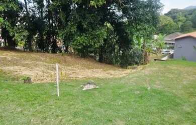 Imagem: O terreno possui 389m² de Área e está localizado em Guapimirim