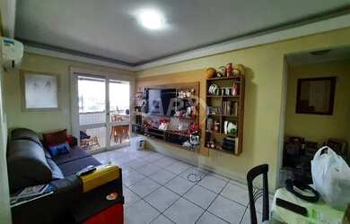 Imagem: O apartamento possui 1 Dormitório, 1 Banheiro, 1 Vaga na garagem