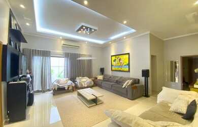 Imagem: A casa possui 3 Dormitórios, 4 Banheiros, 4 Vagas na garagem