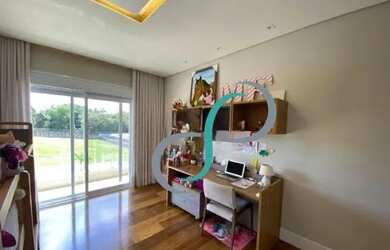 Imagem: A casa em condomínio possui 4 Dormitórios, 5 Banheiros, 5