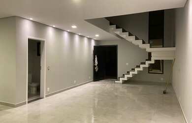 Imagem: A casa possui 3 Dormitórios, 5 Banheiros, 4 Vagas na garagem