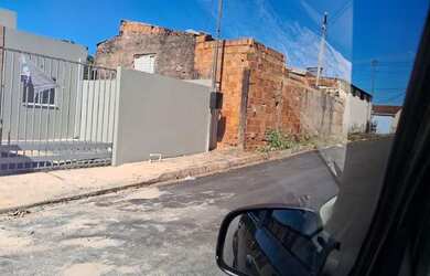 Imagem 2: Vendo casa bem localizada a 4 quadras do supermercado comper alzira santana...