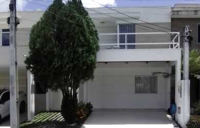 Imagem: A casa em condomínio possui 3 Dormitórios, 1 Banheiro, 2 Vagas