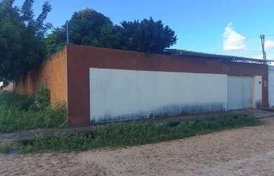 Imagem: A casa possui 3 Dormitórios, 1 Banheiro, 5 Vagas na garagem