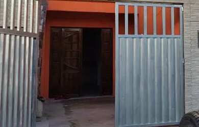 Imagem: A casa possui 2 Dormitórios, 1 Banheiro e está localizado