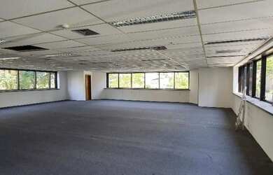 Imagem: O depósito possui 5 Vagas na garagem e 1746m² de Área e está