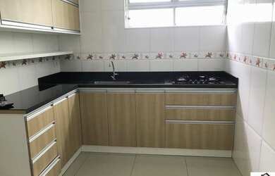 Imagem: O apartamento possui 2 Dormitórios, 1 Banheiro, 1 Vaga na garagem