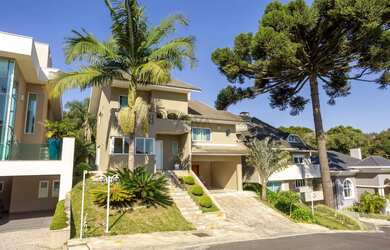 Imagem: A casa em condomínio possui 4 Dormitórios, 5 Banheiros, 4