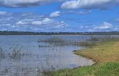 Imagem: O terreno possui 30.000m² de Área e está localizado em Três