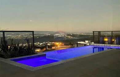 Imagem: A casa possui 5 Dormitórios, 5 Banheiros e 434m² de Área