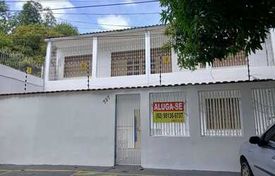 Imagem: A casa para alugar possui 5 Dormitórios, 5 Banheiros e 4 Vagas