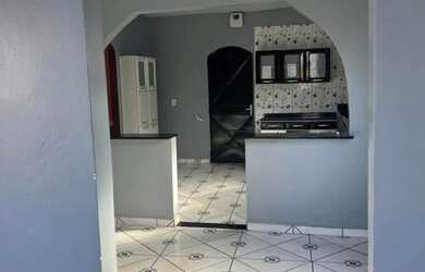 Imagem: A casa possui 2 Dormitórios, 1 Banheiro e está localizado