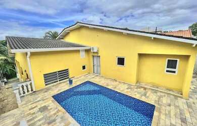 Imagem: A casa em condomínio possui 4 Dormitórios, 5 Banheiros, 4