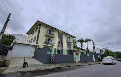 Imagem: O apartamento possui 3 Dormitórios, 1 Banheiro, 1 Vaga na garagem