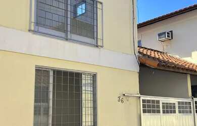 Imagem: A casa possui 2 Dormitórios, 2 Banheiros, 1 Vaga na garagem