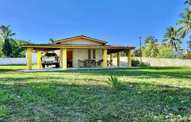 Imagem: A casa possui 2 Dormitórios, 2 Banheiros, 5 Vagas na garagem