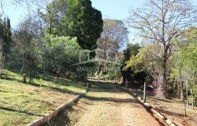 Imagem 8: Maravilhoso sítio na estrada da produção a 12 km de Moc todo formado