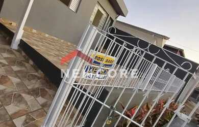 Imagem: A casa possui 2 Dormitórios, 1 Banheiro, 1 Vaga na garagem