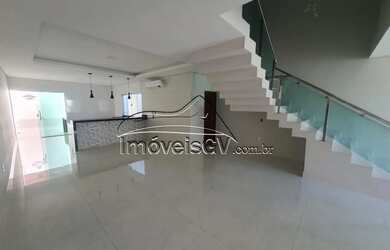 Imagem: A casa possui 4 Dormitórios, 1 Banheiro, 2 Vagas na garagem