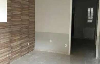 Imagem: A casa possui 2 Dormitórios, 1 Banheiro, 1 Vaga na garagem