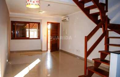 Imagem: A casa possui 3 Dormitórios, 4 Banheiros, 1 Vaga na garagem