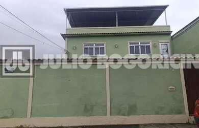 Imagem: A casa possui 2 Dormitórios, 1 Banheiro, 3 Vagas na garagem