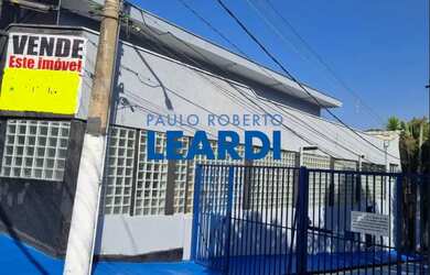 Imagem: O depósito possui 5 Vagas na garagem e 370m² de Área e está