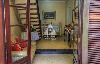 Imagem: A casa em condomínio possui 4 Dormitórios, 4 Banheiros, 2