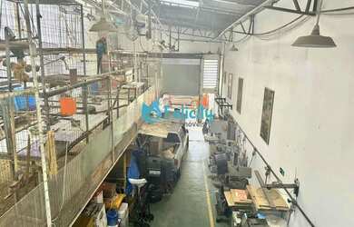 Imagem: O depósito possui 3 Vagas na garagem, 370m² de Área e está