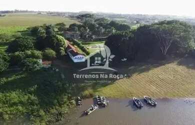 Imagem: A fazenda possui 30.000m² de Área e está localizado em Planura