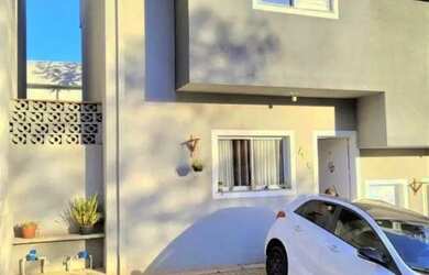 Imagem: A casa possui 2 Dormitórios, 1 Banheiro, 1 Vaga na garagem