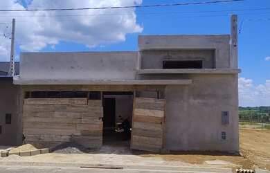 Imagem: A casa possui 3 Dormitórios, 3 Banheiros, 3 Vagas na garagem