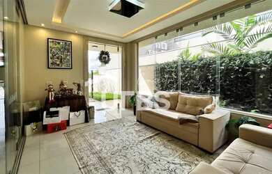 Imagem: A casa em condomínio possui 5 Dormitórios, 5 Banheiros, 4