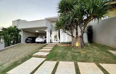 Imagem: A casa em condomínio possui 3 Dormitórios, 4 Banheiros, 2